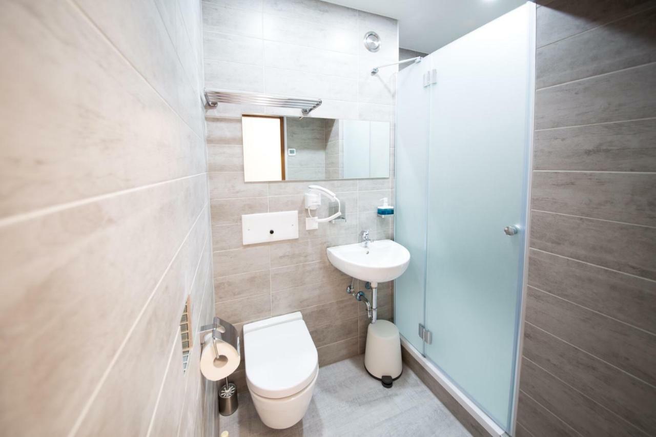 Studio 20Qm Mit Balkon Und Innenpool - 22040 Шлухзе Екстер'єр фото