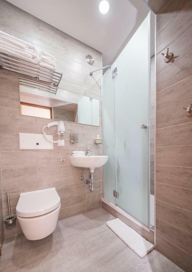 Studio 20Qm Mit Balkon Und Innenpool - 22040 Шлухзе Екстер'єр фото